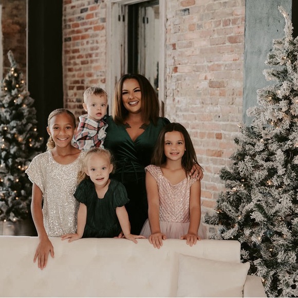 Meet your Posher, Sara - Picture 2 of 2